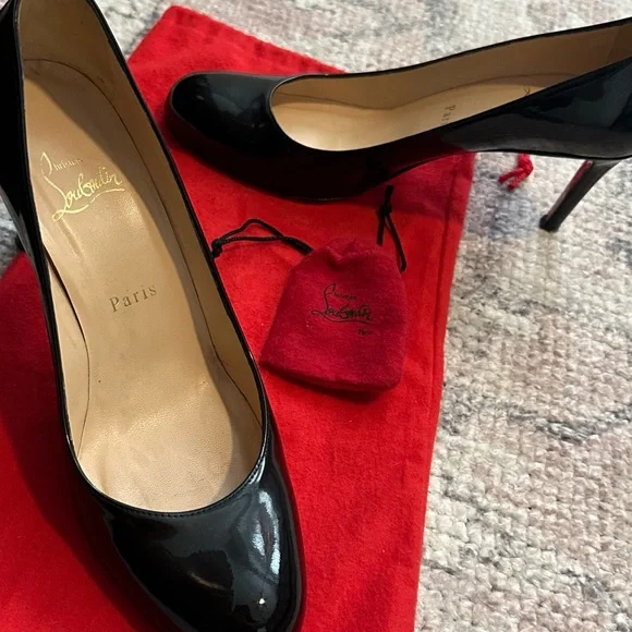 Christian Louboutin Dolly black patent pump sz 38 - Picture 2 of 11